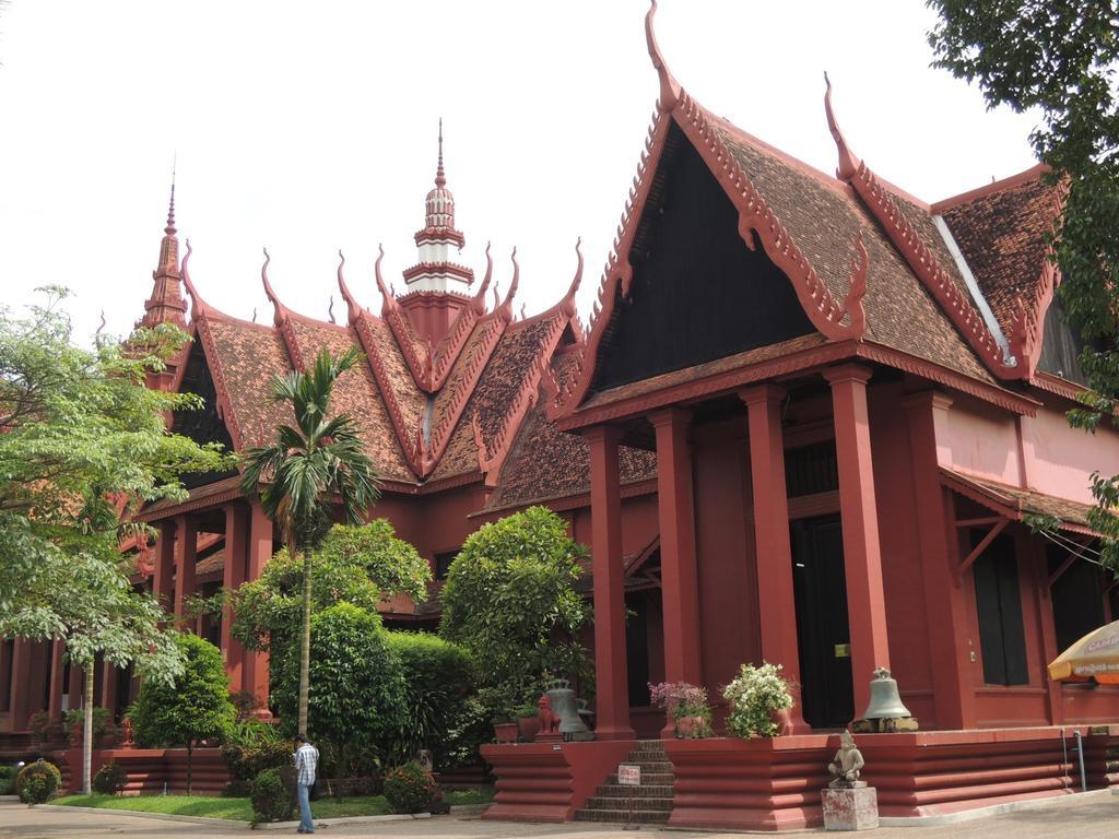 Discovery Hotel Phnom Penh Exterior photo