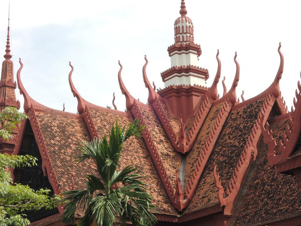 Discovery Hotel Phnom Penh Exterior photo
