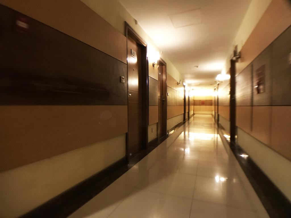 Discovery Hotel Phnom Penh Exterior photo