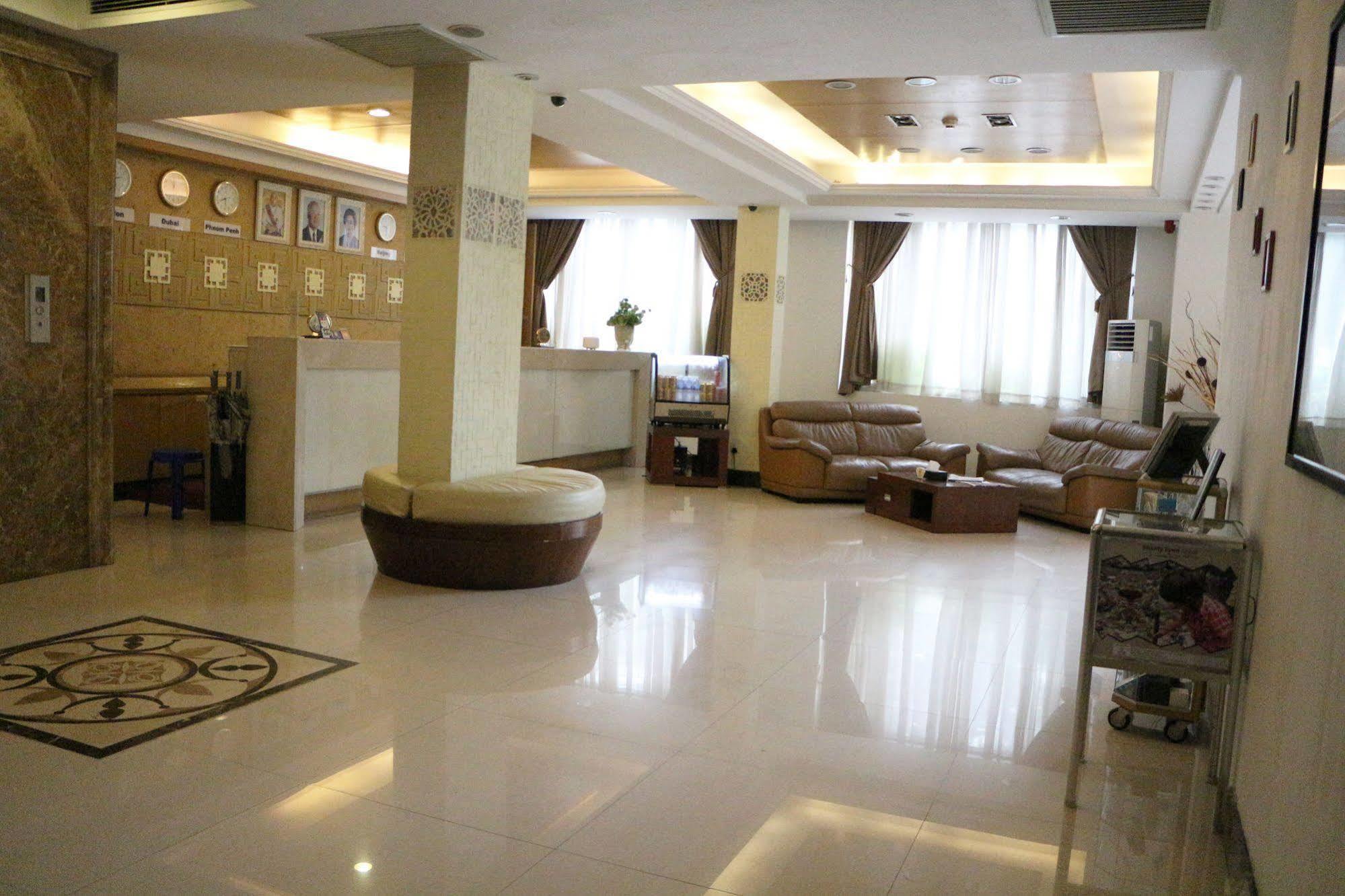 Discovery Hotel Phnom Penh Exterior photo
