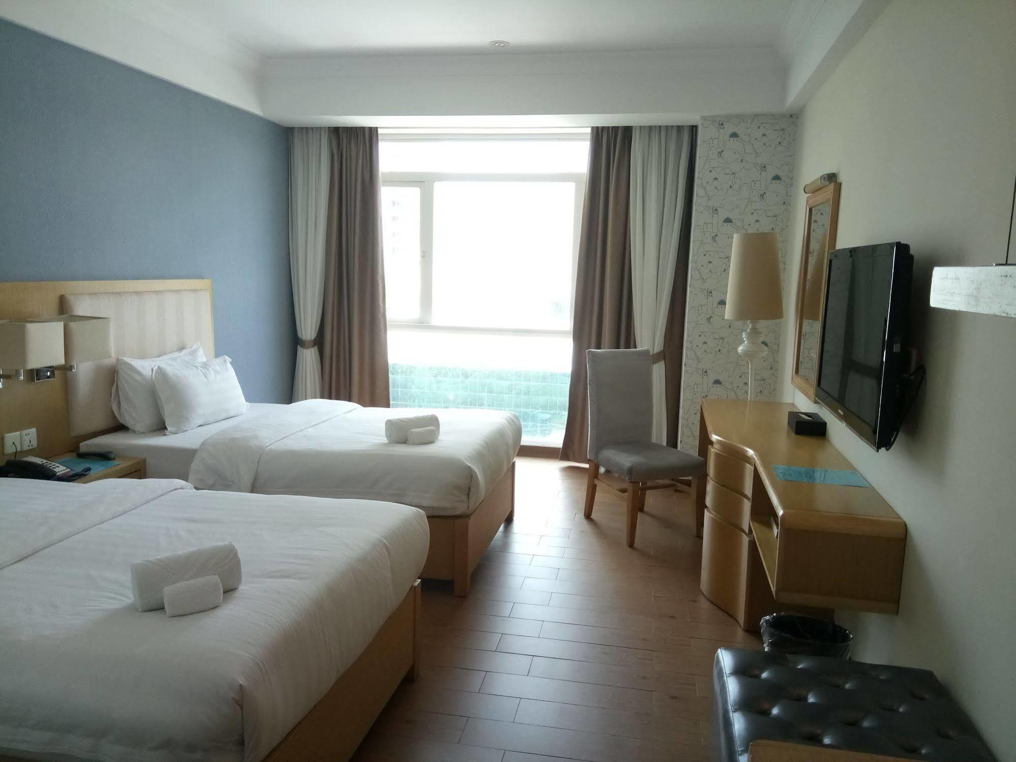 Discovery Hotel Phnom Penh Exterior photo