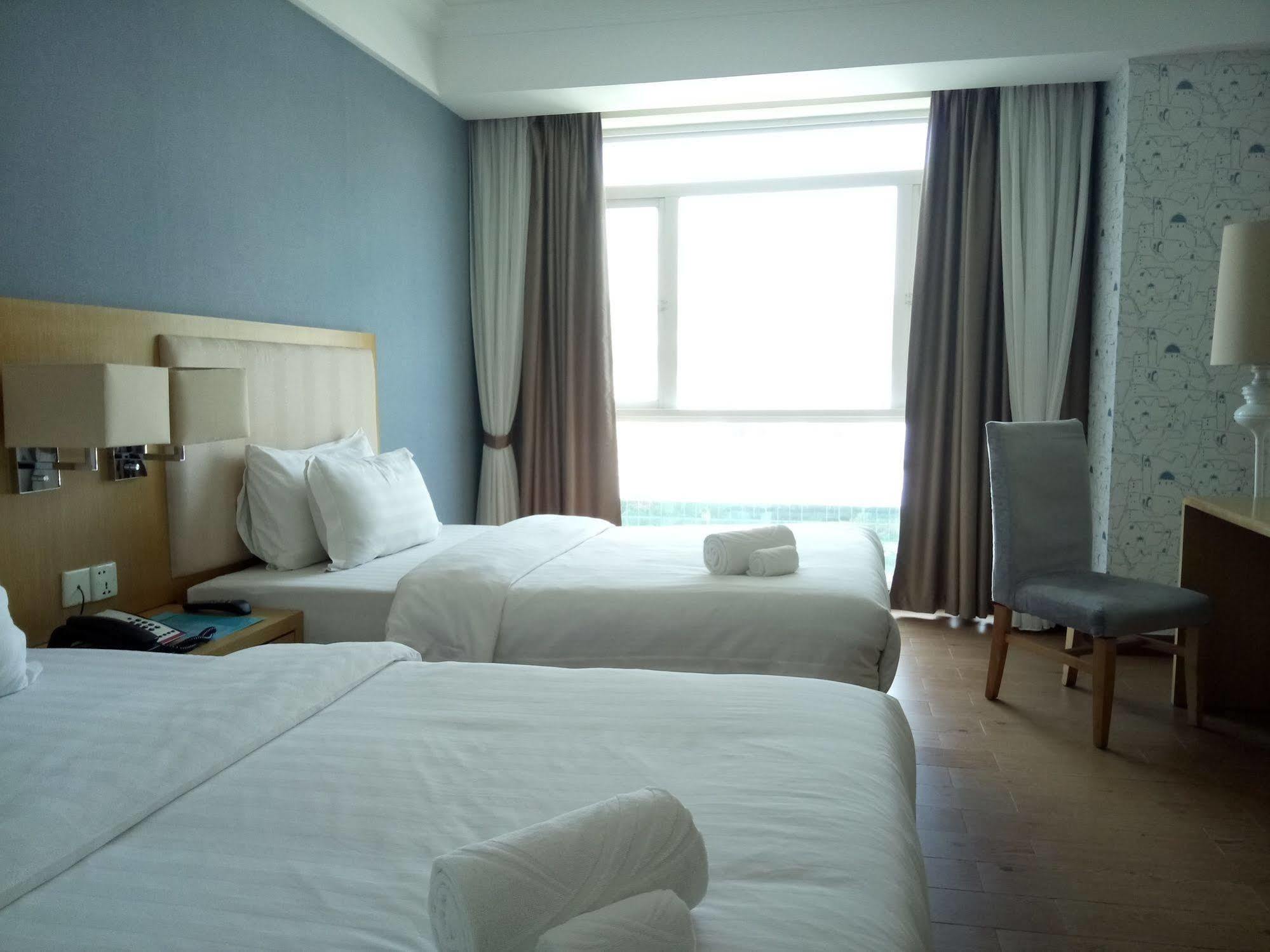 Discovery Hotel Phnom Penh Exterior photo