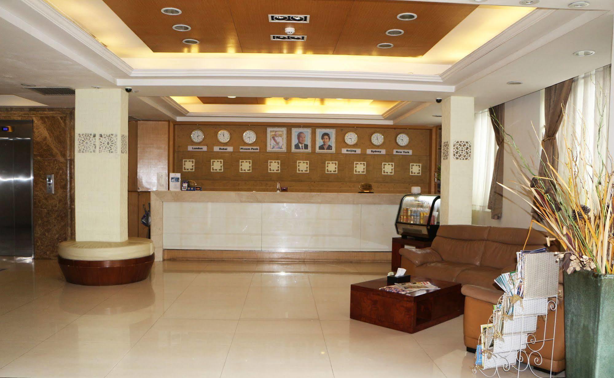 Discovery Hotel Phnom Penh Exterior photo