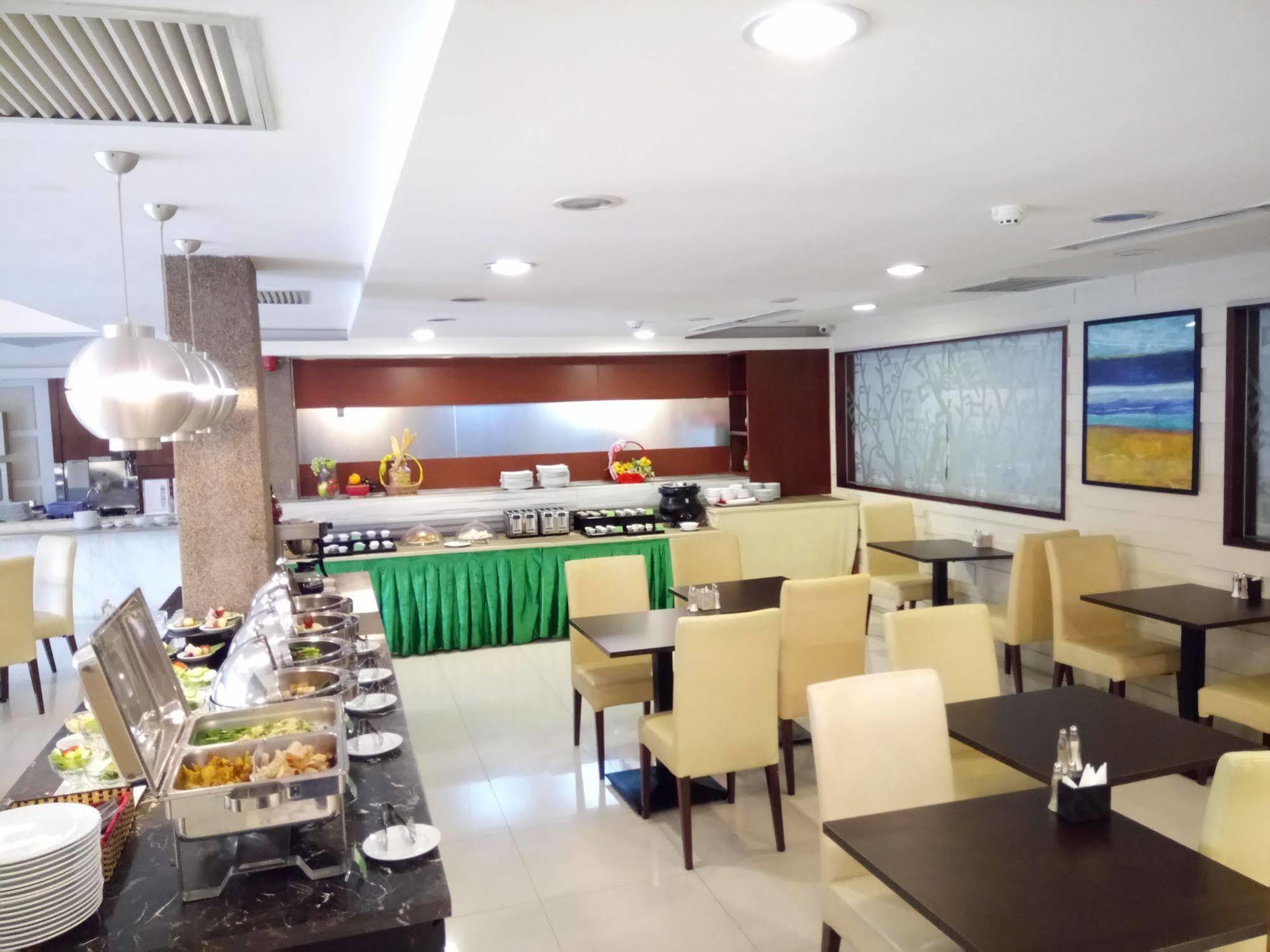 Discovery Hotel Phnom Penh Exterior photo